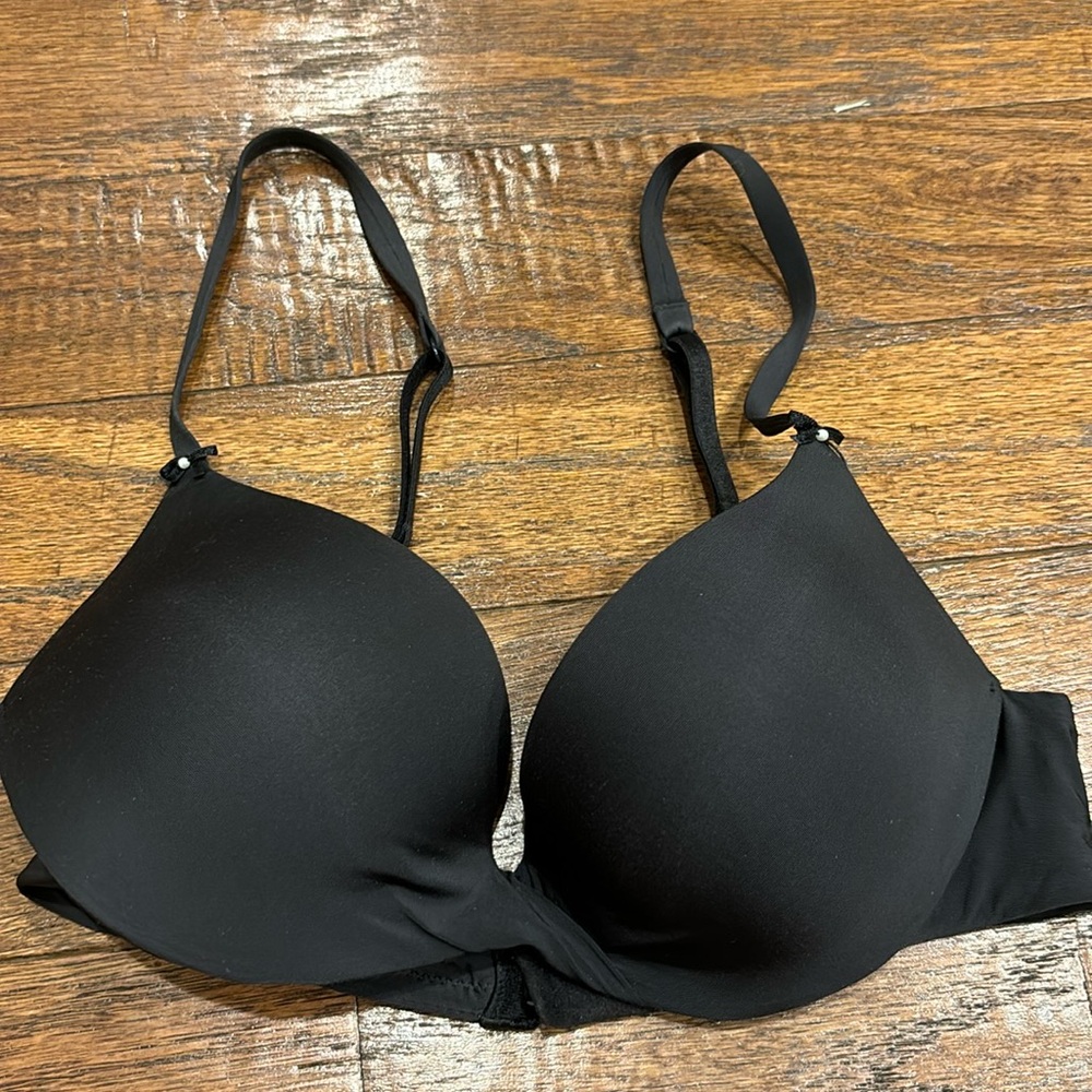 Victoria’s Secret plunge bra - new without tags. Size 32B